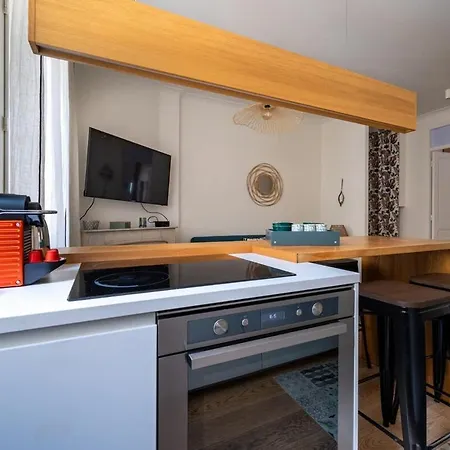 B016 - Beautiful For 4 - Center * Cannes